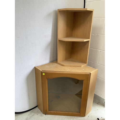 99 - GLAZED KITCHEN CORNER CABINET CORNER SHELVES, PORTABLE HAIR BRUSHES AND A STAINLESS STEEL SINK