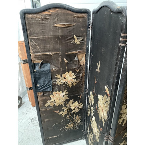 107 - VINTAGE 4 FOLD DRESSING SCREEN WITH SILK WORK PANNELS A/F W 92