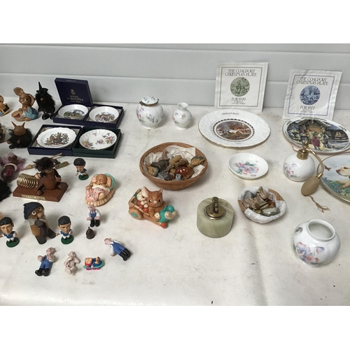 345 - BOX OF COLLECTABLES TO INC WADE WHIMSIES AYNSLEY PENDELFIN FIGURES WOODEN FIGURES ETC