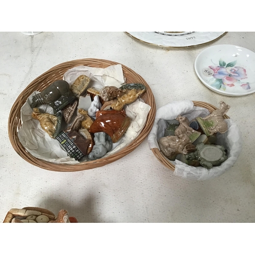 345 - BOX OF COLLECTABLES TO INC WADE WHIMSIES AYNSLEY PENDELFIN FIGURES WOODEN FIGURES ETC