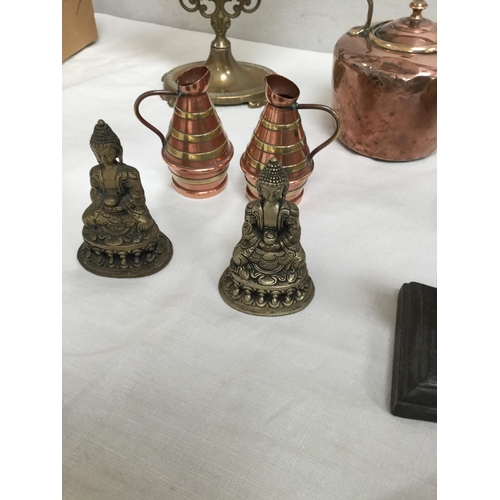 37 - BOX OF BRASS AND COPPER ITEMS TO INCLUDE BRASS SPIRIT KETTLE, FREE STANDING MIRROR, BELLOWS, COPPER ... 