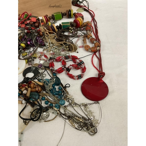 188 - QTY OF COSTUME JEWELLERY, NECKLACES ETC