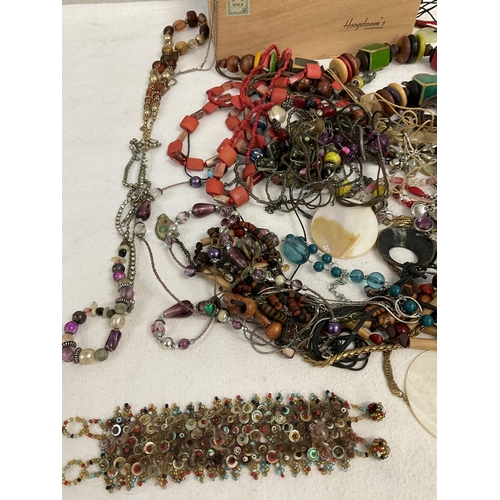 188 - QTY OF COSTUME JEWELLERY, NECKLACES ETC