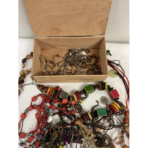 188 - QTY OF COSTUME JEWELLERY, NECKLACES ETC