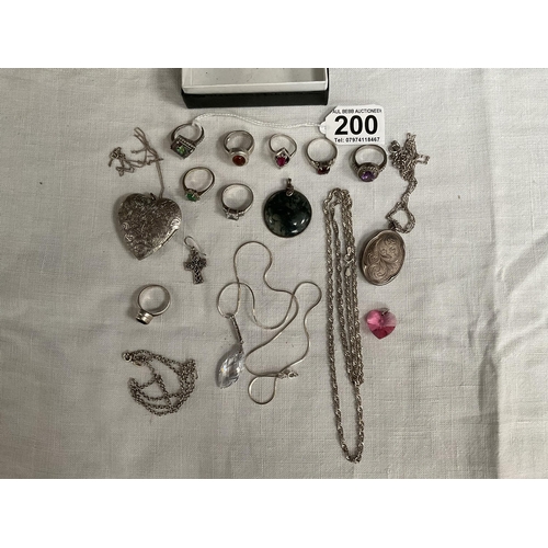 200 - QTY OF HMS JEWELLERY TO INCLUDE RINGS LOCKETS ETC