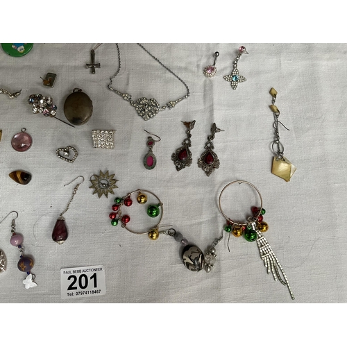 201 - QTY OF COSTUME JEWELLERY