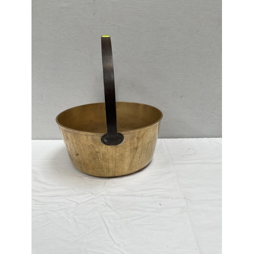 16 - EARLY LARGE BRASS JAM PAN H 16