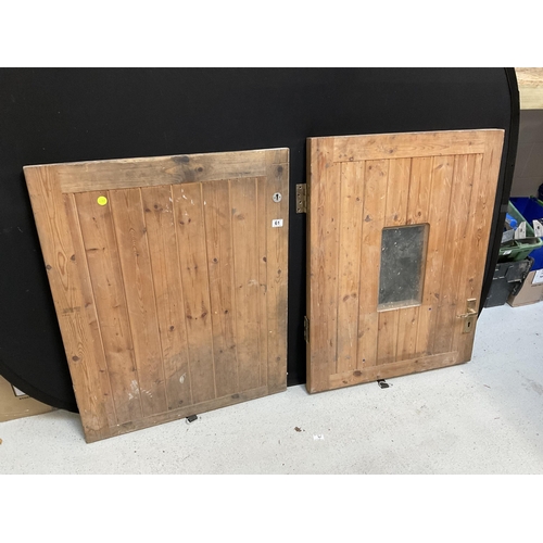 61 - 2 STABLE DOORS H 76