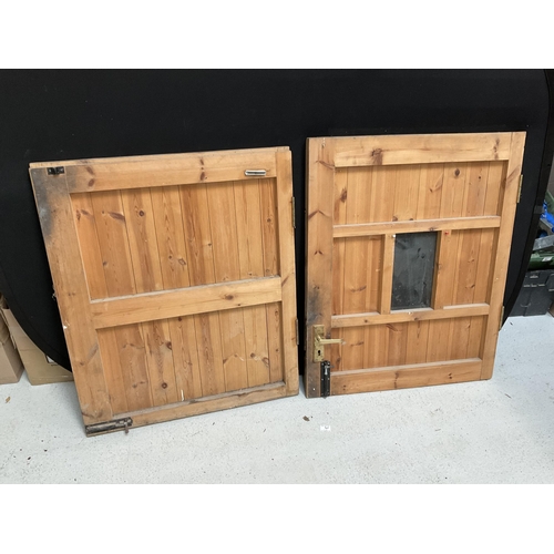 61 - 2 STABLE DOORS H 76