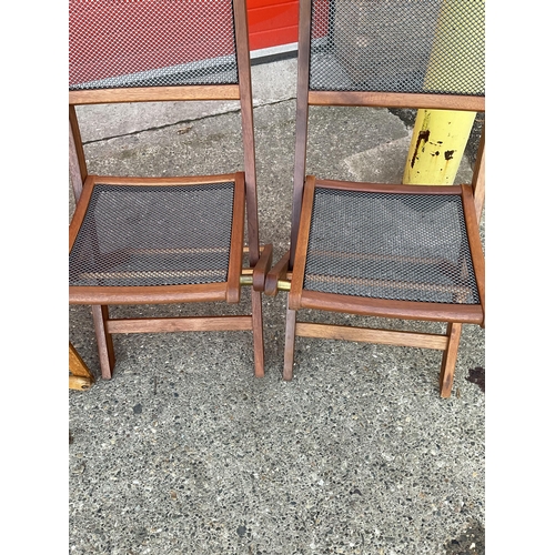 145 - 4 MATCHING GARDEN FOLDING CHAIRS WITH METAL SEATS AND BACKS COMPLETE WITH CUSHIONS AND A FOLDING DIR... 