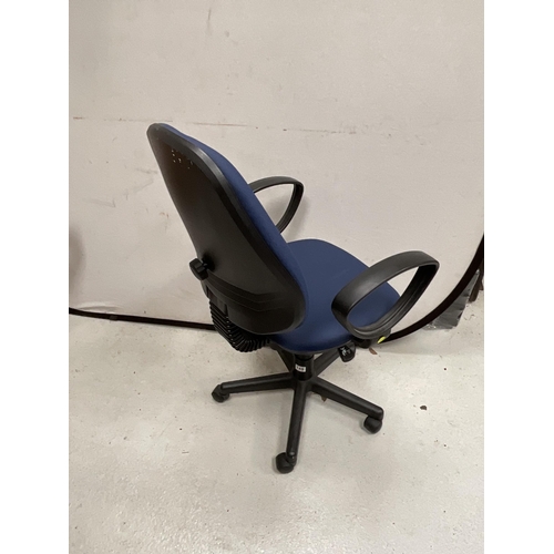 149 - BLUE UPHOLSTERED OFFICE SWIVEL ARMCHAIR