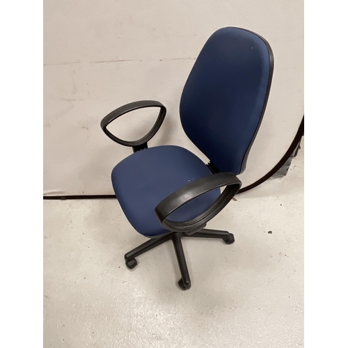 149 - BLUE UPHOLSTERED OFFICE SWIVEL ARMCHAIR