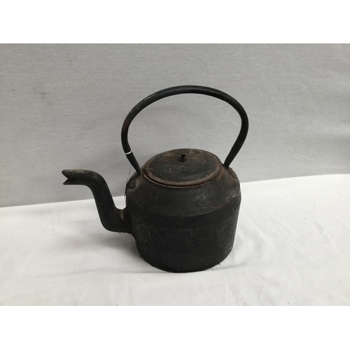 251 - VICTORIAN CAST IRON KETTLE H 11