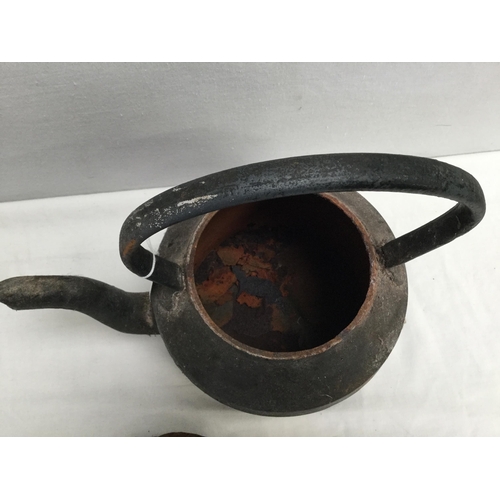 251 - VICTORIAN CAST IRON KETTLE H 11