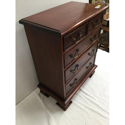 279 - REPRODUCTION MAHOGANY 2 OVER 3 CHEST OF SMALL PROPORTIONS H 26