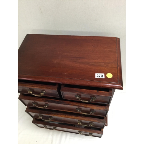 279 - REPRODUCTION MAHOGANY 2 OVER 3 CHEST OF SMALL PROPORTIONS H 26