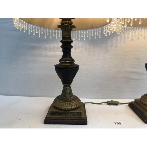 289 - PAIR OF GOOD QAULITY REPRODUCTION TABLE LAMPS COMPLETE WITH SHADES AND DROPPERS H 27