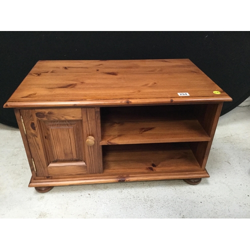 294 - MODERN PINE FLAT SCREEN TV STAND WITH SINGLE DOOR AND OPEN SHELF H 18