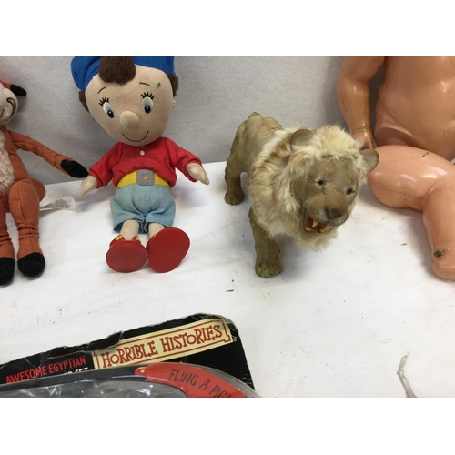 300 - BOX OF VINTAGE TOYS AND DOLLS TO INCLUDE NODDY, LION ETC