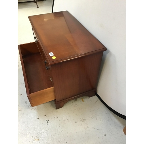 310 - REPRODUCTION MAHOGANY FLAT SCREEN TV STAND (1 HANDLE MISSING) H 23