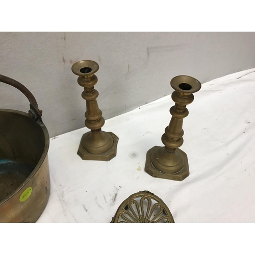 317 - VICTORIAN BRASS JAM PAN 2 PAIRS OF VICTORIAN BRASS CANDLESTICKS ETC