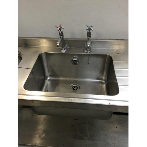 323 - COMMERCIAL STAINLESS STEEL DOULBLE SINK AND DRAINER ON STAND H 36