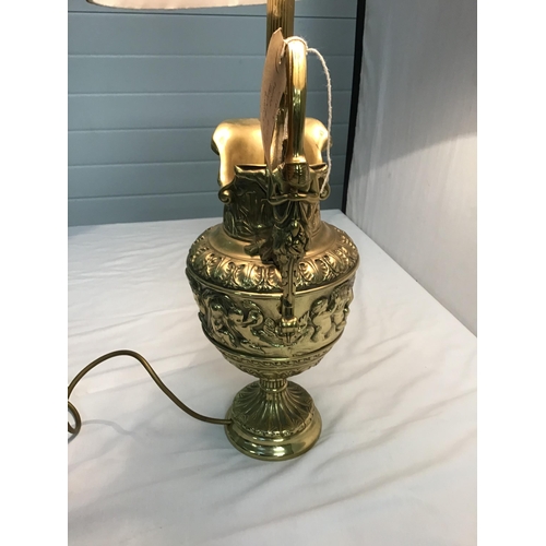 330 - HEAVY BRASS GOOD QAULITY EWER BASED TABLE LAMP COMPLETE WITH SHADE