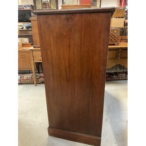 365 - EDWARDIAN MAHOGANY BEDROOM CHEST OF 8 DRAWERS TO INCLUDE A HAT DRAWER - H49