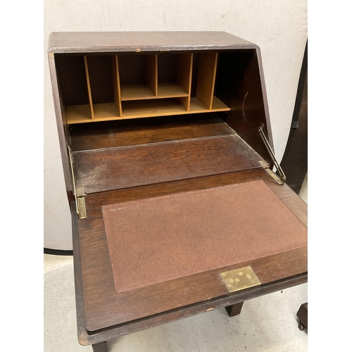 370 - VINTAGE OAK BUREAU WITH DROP DOWN FLAP OVER 2 DRAWERS ON TURNED BULBOUS AND STRETCHERD LEGS -H39