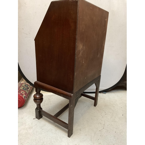 370 - VINTAGE OAK BUREAU WITH DROP DOWN FLAP OVER 2 DRAWERS ON TURNED BULBOUS AND STRETCHERD LEGS -H39