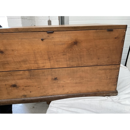 386 - VICTORIAN STRIPPED PINE BLANKET BOX H21