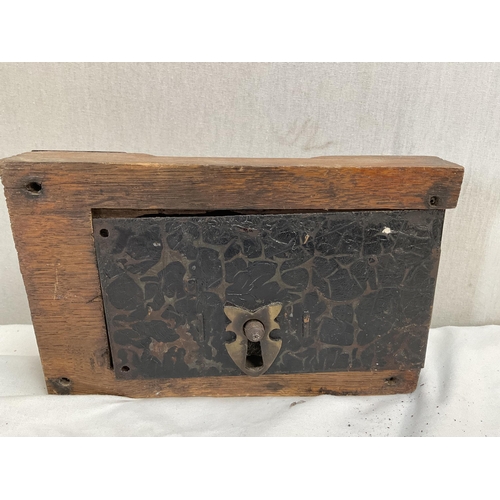 405 - BOX OF IRONWORK TO INCLUDE VICTORIAN STILLYARD,DOOR LOCK AND KEY EARLY GEORGIAN SPITTOON ETC