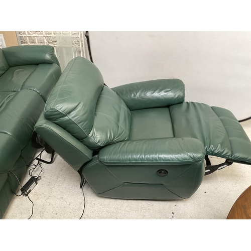 428 - GREEN LEATHER 3 PIECE SUITE TO INCLUDE 3 SEATER SETTEE AND 2 MATCHING ELECTRIC RECLINING CHAIRS