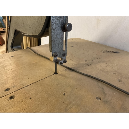 52 - BURGESS TABLE TOP BAND SAW