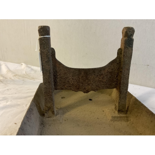 63 - VICTORIAN CAST IRON FOOT SCRAPER A/F - W13