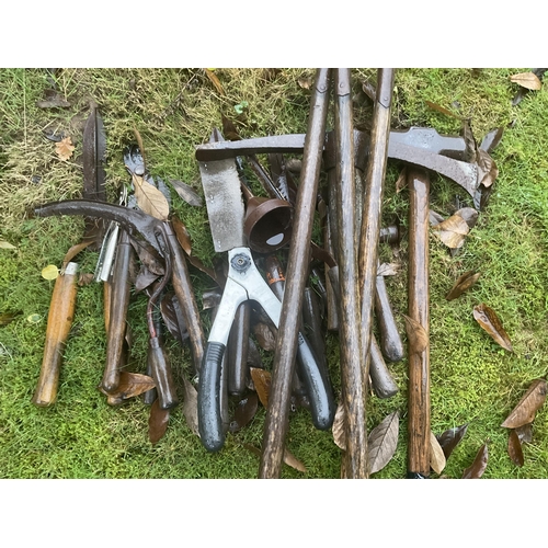 293 - QTY OF GARDEN HAND TOOLS AND 3 PYCLES