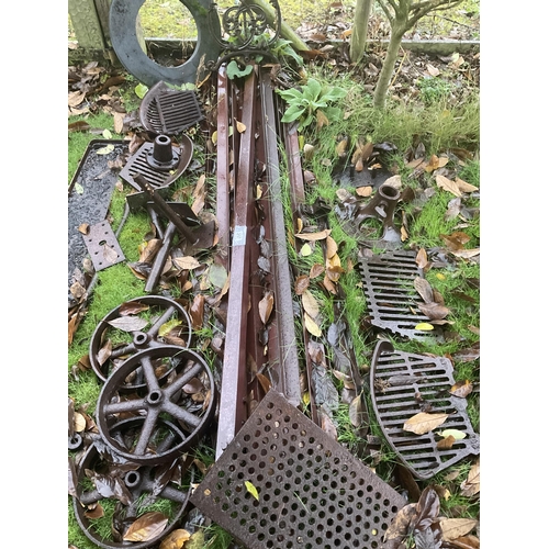 297 - QTY OF ANGLE IRON AND CAST IRON ITEMS WHEELS ETC