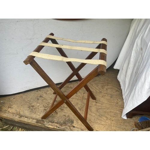 303 - MAHOGANY FOLDING BUTLERS TRAY WITH BRASS FITTING COMPLETE WITH FOLDING STAND - H31