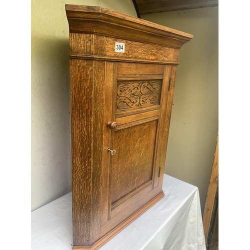 304 - OAK CARVED CORNER CABINET WITH SINGLE DOOR WITH CARVED PANEL COMPLETE WITH KEY - H29