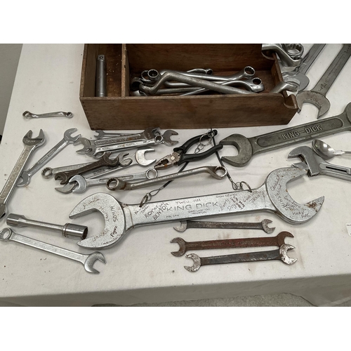 21 - LARGE QTY OF SPANNERS, SOCKET SET, ADJUSTABLE SPANNERS TO INCLUDE KING DICK ETC