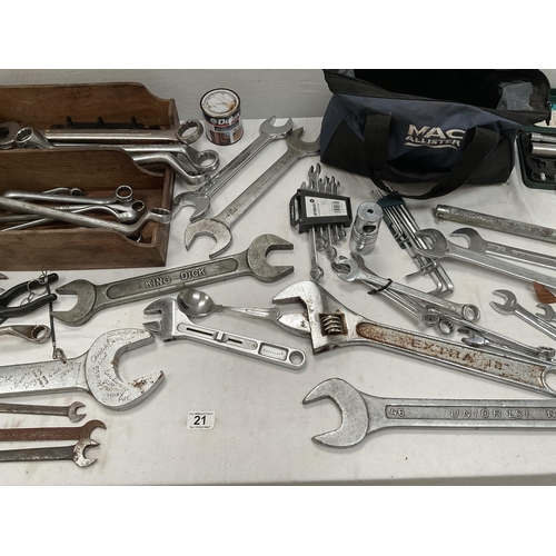 21 - LARGE QTY OF SPANNERS, SOCKET SET, ADJUSTABLE SPANNERS TO INCLUDE KING DICK ETC