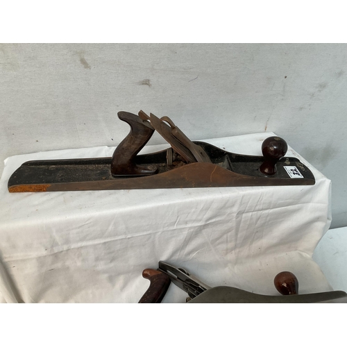 32 - 2 STANLEY BAILEY NO 7 WOOD PLANES