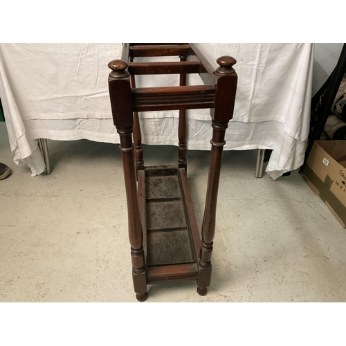 92 - EDWARDIAN MAHOGANY STICK/UMBRELLA STAND COMPLETE WITH METAL DRIP TRAY H30