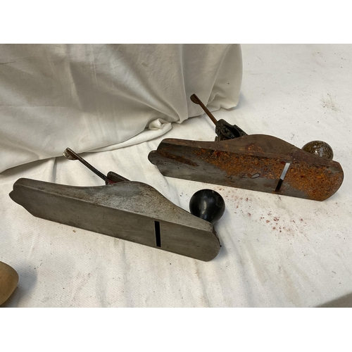 130 - 11 STANLEY NO 4 WOOD PLANES