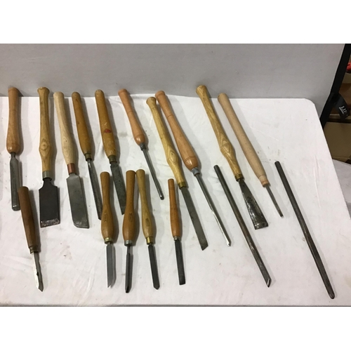 167 - BOX OF TURNING CHISELS TO INC MARPLES ETC X 26