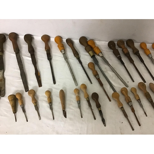 168 - BOX OF VICTORIAN AND LATER SCREWDRIVERS TO INC MARPLES ETC