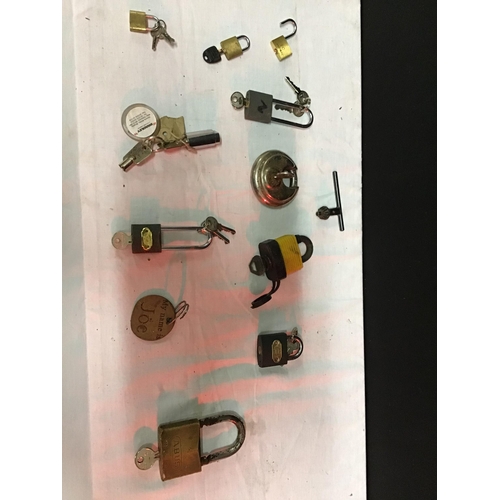 173 - BOX OF TOOLS AND HARDWARE TO INCLUDE SET SQUARE, GATE LATCHES, PADLOCKS, BRASS NUMBER AND LETTER PLA... 