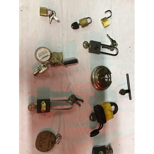 173 - BOX OF TOOLS AND HARDWARE TO INCLUDE SET SQUARE, GATE LATCHES, PADLOCKS, BRASS NUMBER AND LETTER PLA... 