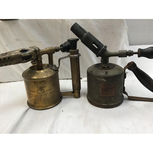 113 - LARGE QTY OF VINTAGE BRASS BLOW LAMPS