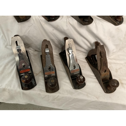 189 - 12 STANLEY NO 4 WOOD PLANES